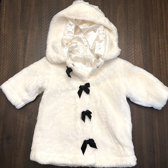Girls Faux Fur winter coat- White - Picture 1 of 4